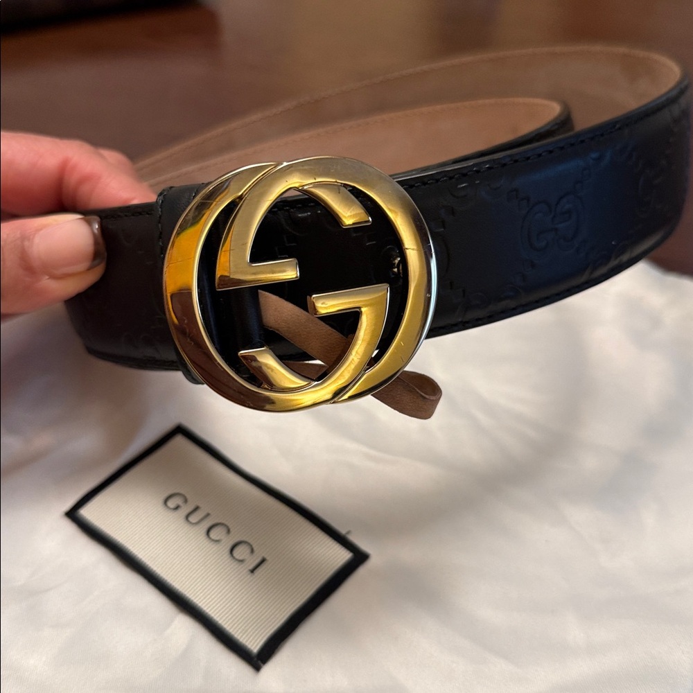 Gucci Men's Belt with Black Leather and Gold Buckle